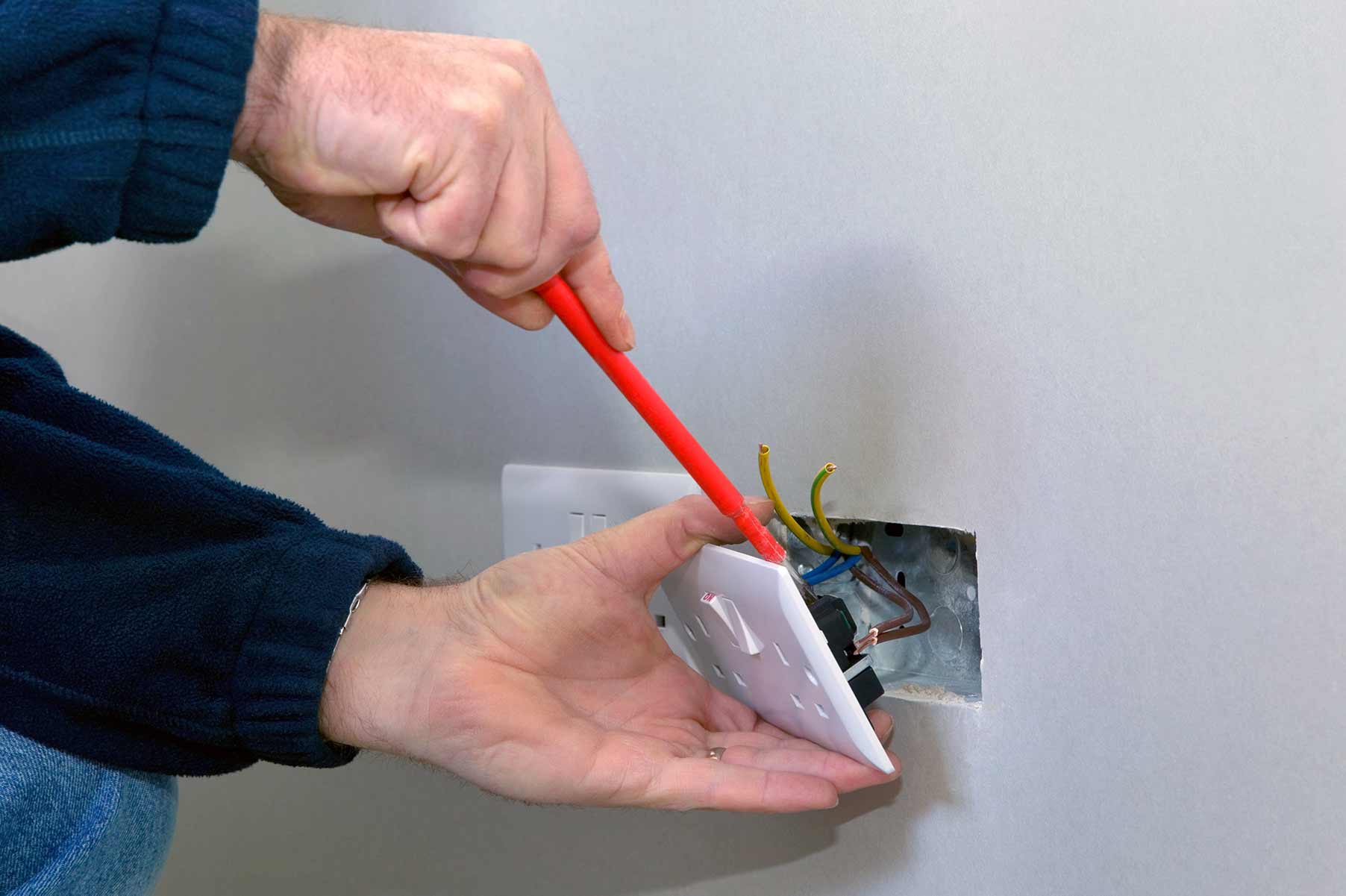 Our electricians can install plug sockets for domestic and commercial proeprties in Mansfield Woodhouse and the local area. 